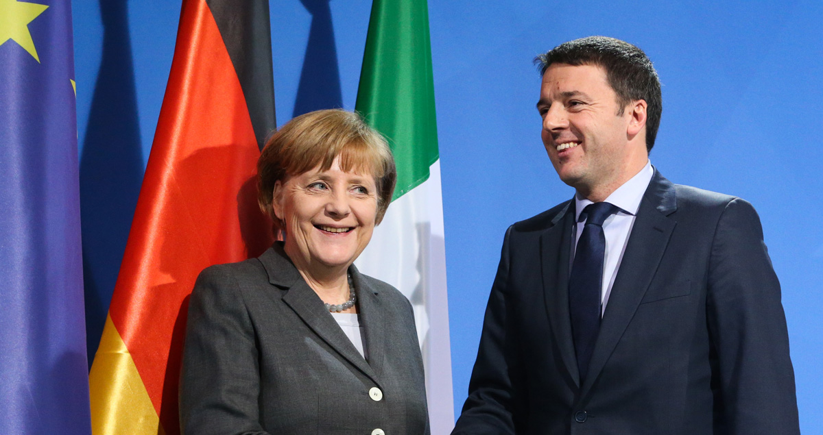 Renzi e Merkel insieme che sorridono