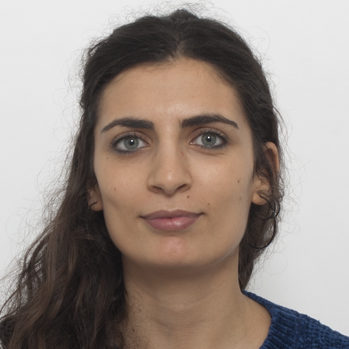 Primo piano di ragazza mora