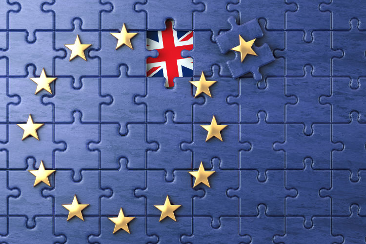 Puzzle con bandiera europea e inglese