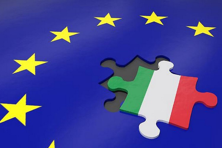 Bandiera UE e Italiana a modo di puzzle