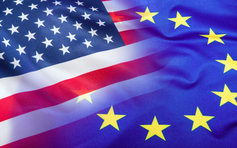 Bandiera USA e UE sovrapposte